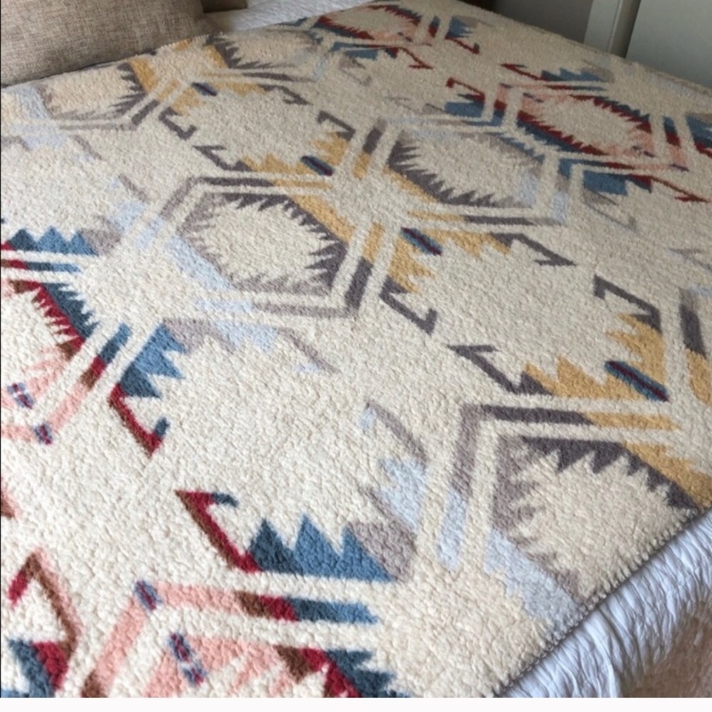 Pendleton Cozy Boho Sherpa Fleece Blanket Throw - Picture 6 of 6